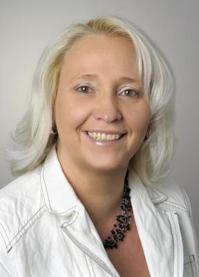 Martina Sprenger-LottermannGeschäftsführende GesellschafterinTel. 0 26 02 / 999 50 - 16 (direkt)Tel. 0 26 02 / 999 50 - 0 (Zentrale)Fax 0 26 02 / 999 50 - 10